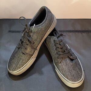 BRAND NEW MAUI AND SON LACE UP CLOSURE SNEAKER